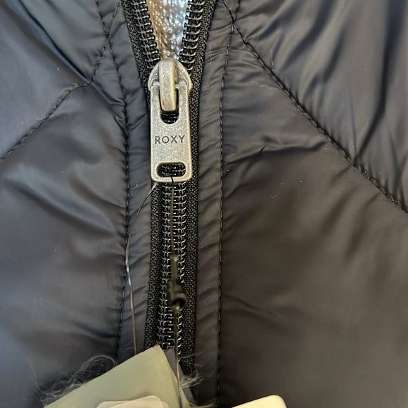 NWOT ROXY Wind Swept Puffer Jacket Coat packable Black small medium - Picture 8 of 11